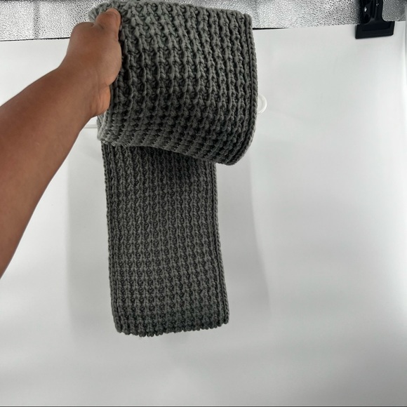 Infinity scarf grey six ways - Picture 5 of 9